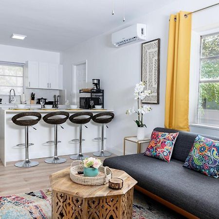 Beautiful Casita With King Bed And Private Patio Close To Calle 8, Mia Airport, Coral Gables Miami Bagian luar foto