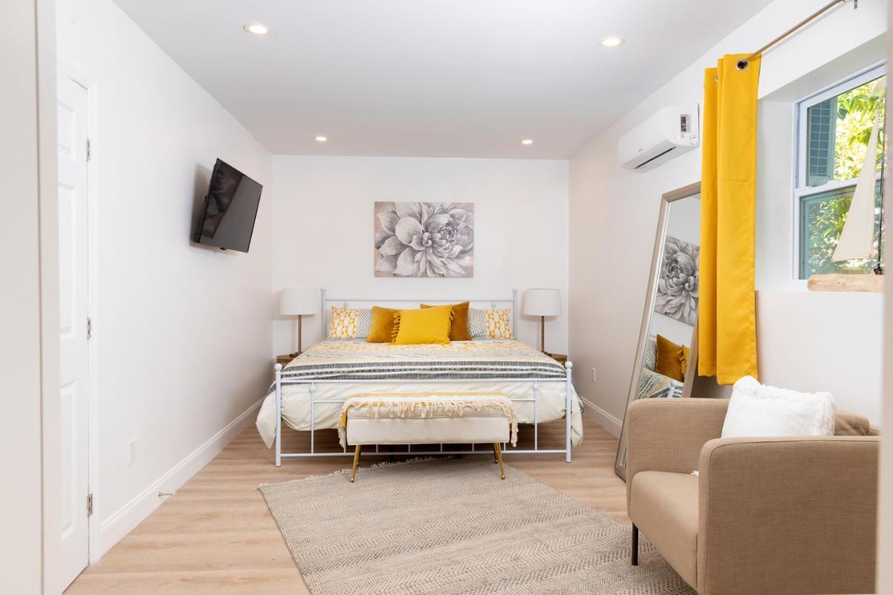 Beautiful Casita With King Bed And Private Patio Close To Calle 8, Mia Airport, Coral Gables Miami Bagian luar foto