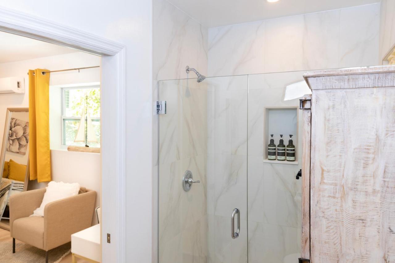 Beautiful Casita With King Bed And Private Patio Close To Calle 8, Mia Airport, Coral Gables Miami Bagian luar foto