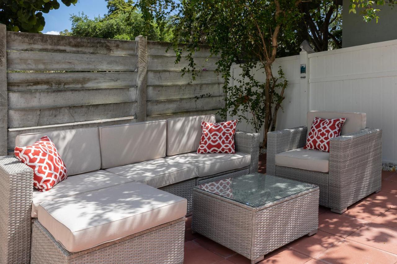 Beautiful Casita With King Bed And Private Patio Close To Calle 8, Mia Airport, Coral Gables Miami Bagian luar foto