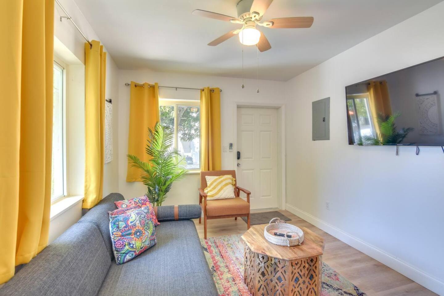 Beautiful Casita With King Bed And Private Patio Close To Calle 8, Mia Airport, Coral Gables Miami Bagian luar foto